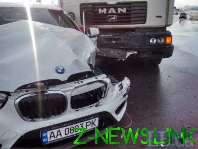 ДТП в Киеве: столкнулись грузовик и BMW