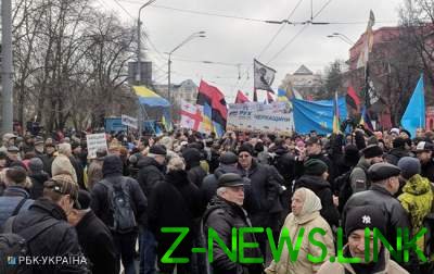 В Киеве Саакашвили собрал людей на «народный импичмент»