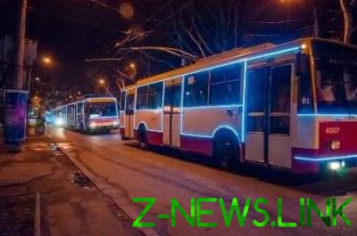 В Одессе появились новогодние троллейбусы. Видео