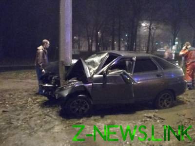 Смертельная авария в Харькове: автомобиль влетел в столб