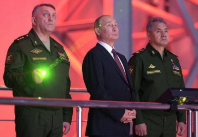 Сеть повеселило фото Путина с «прицелом» на виске