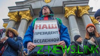 На Майдане противники Саакашвили пили кофе с конфетами Roshen. Видео