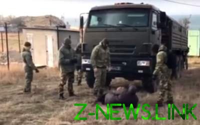 Крымчане кидались под военные КАМАЗы из-за локатора. Видео