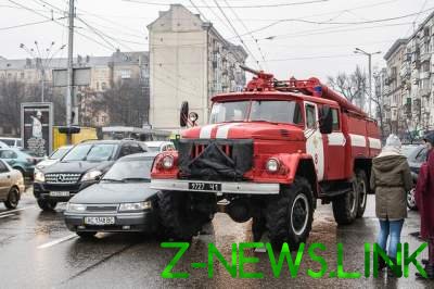 ДТП в центре Киева:  пожарная машина врезалась в "Богдан"