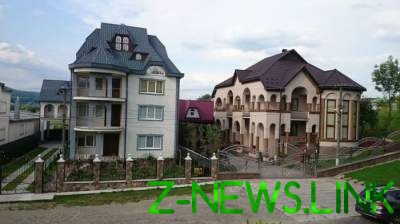 Роскошные дома самого богатого села Украины. Фото