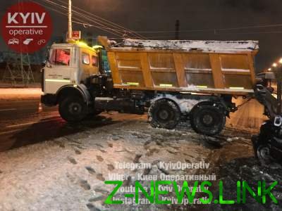 ЧП в столице: снегоуборочная машина стала причиной ДТП, пострадал ребенок