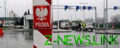 На границе с Польшей - огромные автомобильные очереди. За ускоренный проезд посредники просят 50 евро