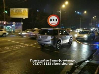 В Киеве Land Rover насмерть сбил пешехода