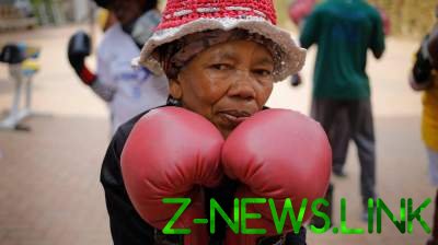 Южноафриканские бабушки решили заняться боксом. Видео