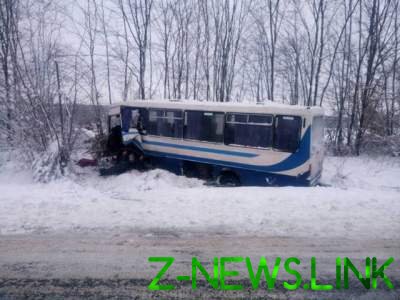 На Львовщине автобус столкнулся с «Газелью»: восемь пострадавших