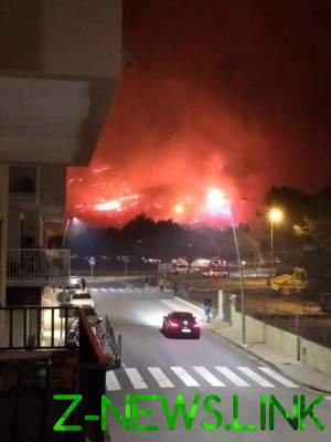 Масштабные пожары пылают на популярном курорте в Испании