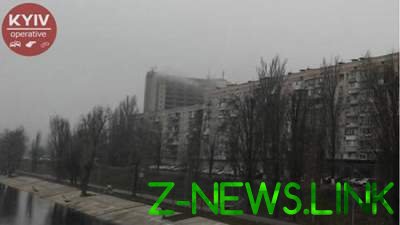 В Киеве горит бывшая гостиница «Славутич»