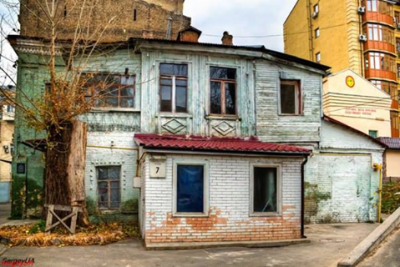 Так выглядит самый старый жилой дом в Киеве. Видео