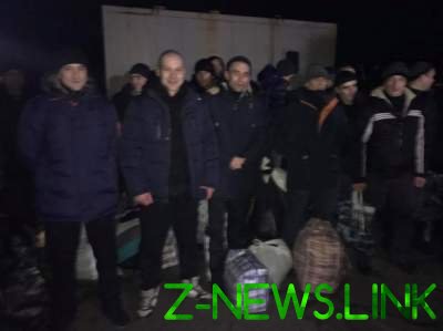Порошенко встретил освобожденных украинских заложников