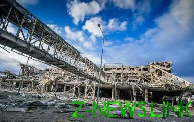 Как выглядел новогодний Донецкий аэропорт до и после войны