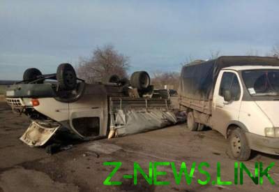 На Донбассе столкнулись три авто: четверо пострадавших