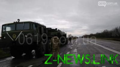 В Запорожской области грузовик протаранил МАЗ с танком