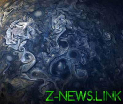 NASA показало, как выглядят синие разводы облаков Юпитера