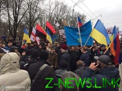 В Киеве Саакашвили собрал людей на «народный импичмент»