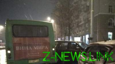 Тройное ДТП в Харькове: маршрутка влетела в иномарки 