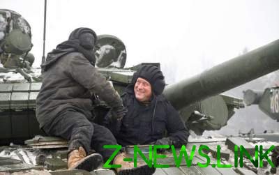 Американский генерал проехался на украинском танке и пострелял из зенитки. Видео