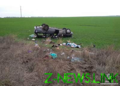 В Запорожской области в ДТП перевернулся Mercedes: есть жертвы