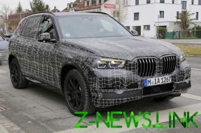 В Сети появились "живые" снимки нового BMW X5 2019