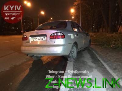 В Киеве Daewoo сбил ребенка на тротуаре