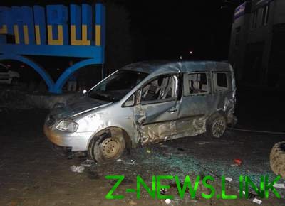 Смертельное ДТП на Буковине: Volkswagen влетел в бетонный знак «Черновцы»