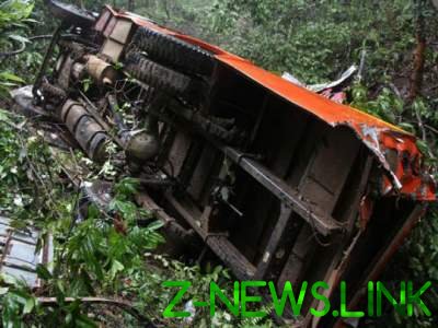 В Непале грузовик упал с горы: 20 погибших
