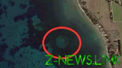 У берегов Греции заметили неопознанный объект в форме диска