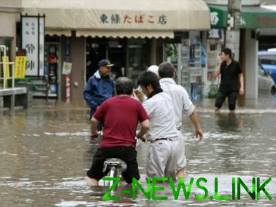 Японию затопили мощные ливни. Видео