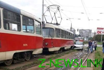 В Киеве ДТП остановило работу трамваев