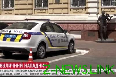 В Одессе пьяный дебошир избил девять женщин. Видео
