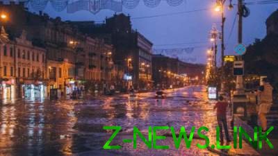 В Сети показали последствия ночной непогоды в Киеве. Видео