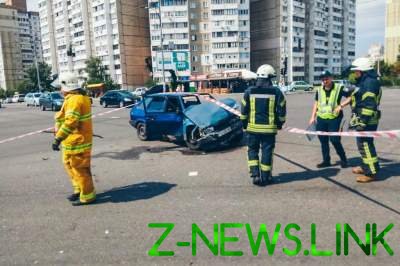 В Киеве в результате аварии автомобиль сбил пять человек 