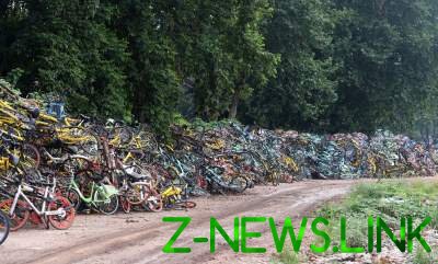 Так выглядят китайские кладбища велосипедов. Фото