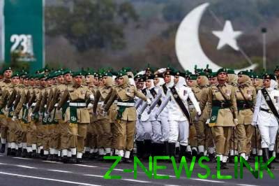 В Пакистане прошел военный парад: яркие кадры. Видео