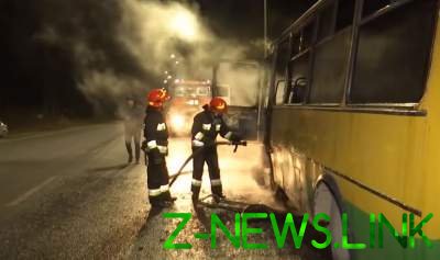 На трассе Житомир - Могилев-Подольский загорелся пассажирский автобус. Видео