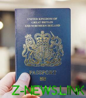 Без слов «ЕС»: британцы начали получать новые паспорта