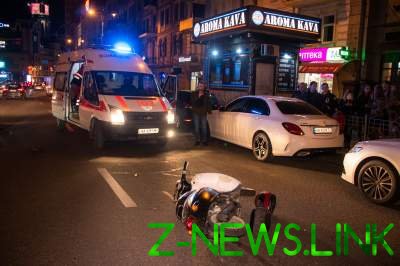 В центре Киева скутер сбил пешехода-нарушителя