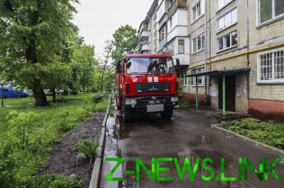 В Киеве загорелась квартира в жилом доме