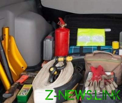 Эксперт назвал инструменты и предметы, которые нужно иметь в авто
