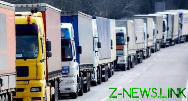 Водителям напомнили об ограничении движения грузовиков на Киевщине