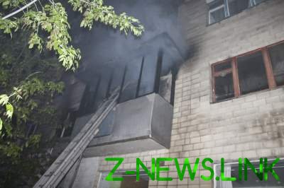 В Киеве спасли пенсионерку из горящей квартиры
