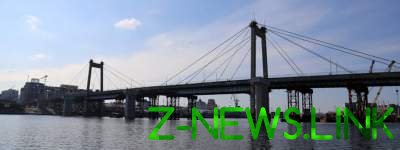 В Киеве демонтируют мост через Днепр
