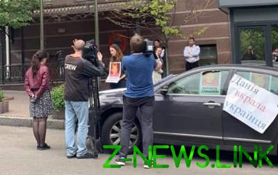Мальчика из Запорожья удерживают в посольстве Дании