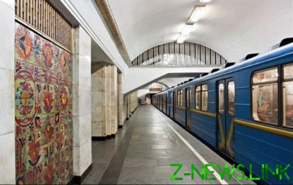 В Киеве мужчина попал под поезд