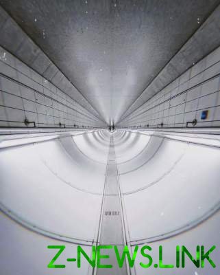 Необычный фотопроект: перевернутые станции метро. Фото