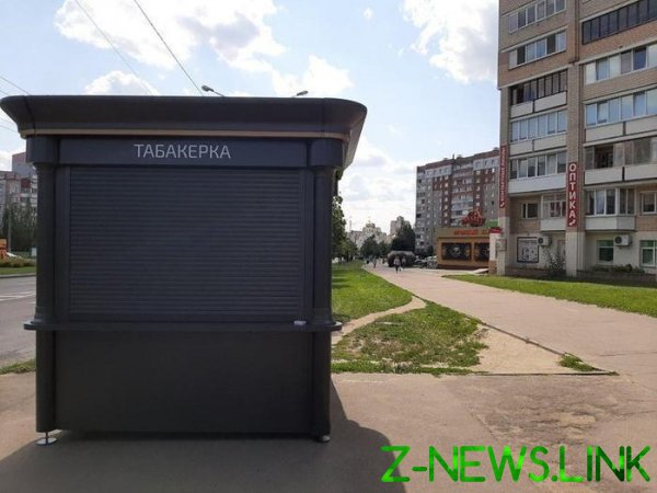 Власти рассказали, почему «Табакерки» в Минске ставить можно, а киоски с водой нельзя